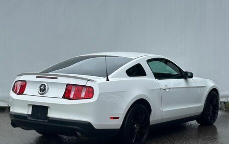 Ford Mustang VI рестайлинг, 2011 год, 1 830 000 рублей, 5 фотография