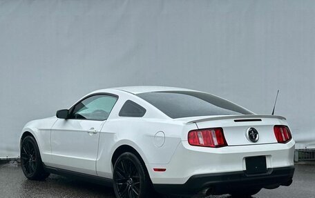 Ford Mustang VI рестайлинг, 2011 год, 1 830 000 рублей, 7 фотография