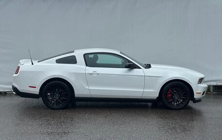 Ford Mustang VI рестайлинг, 2011 год, 1 830 000 рублей, 4 фотография
