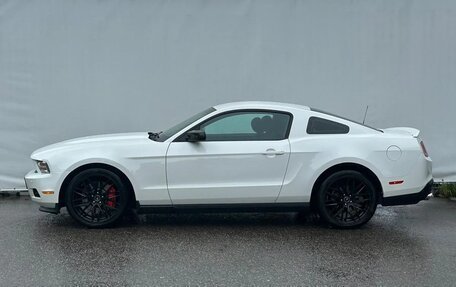 Ford Mustang VI рестайлинг, 2011 год, 1 830 000 рублей, 8 фотография