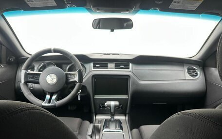 Ford Mustang VI рестайлинг, 2011 год, 1 830 000 рублей, 10 фотография