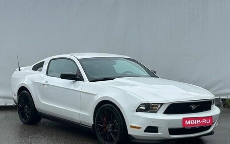 Ford Mustang VI рестайлинг, 2011 год, 1 830 000 рублей, 3 фотография