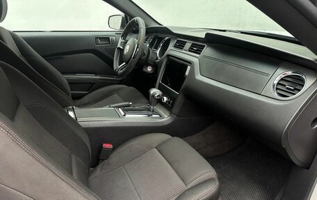 Ford Mustang VI рестайлинг, 2011 год, 1 830 000 рублей, 12 фотография