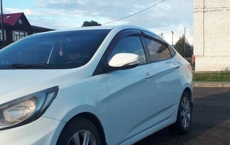 Hyundai Solaris II рестайлинг, 2011 год, 880 000 рублей, 2 фотография