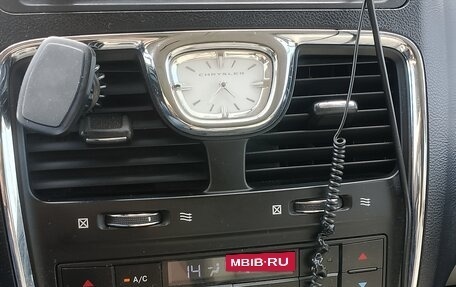 Chrysler Town & Country V рестайлинг, 2012 год, 1 749 000 рублей, 27 фотография
