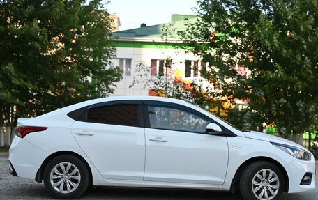 Hyundai Solaris II рестайлинг, 2017 год, 1 399 000 рублей, 4 фотография