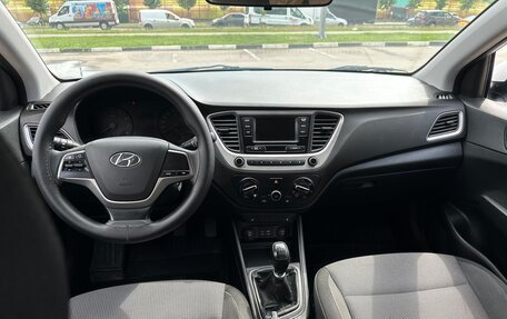 Hyundai Solaris II рестайлинг, 2017 год, 800 000 рублей, 7 фотография