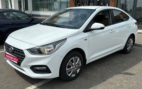 Hyundai Solaris II рестайлинг, 2017 год, 800 000 рублей, 3 фотография