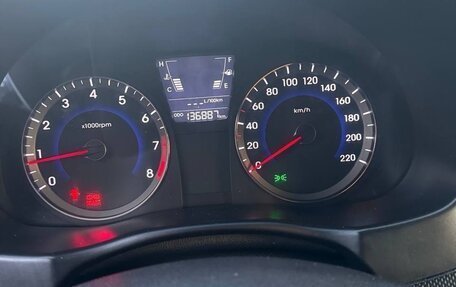 Hyundai Solaris II рестайлинг, 2013 год, 800 000 рублей, 8 фотография
