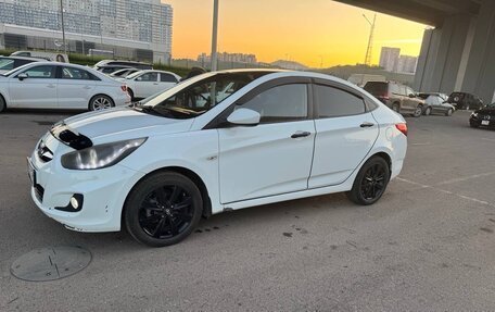 Hyundai Solaris II рестайлинг, 2013 год, 800 000 рублей, 3 фотография