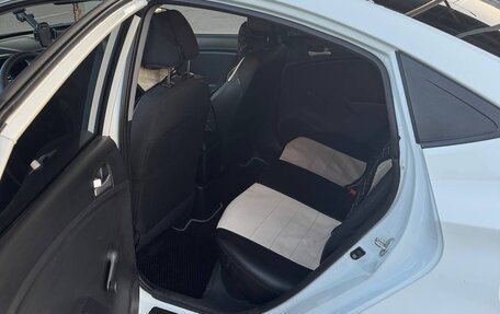 Hyundai Solaris II рестайлинг, 2013 год, 800 000 рублей, 4 фотография
