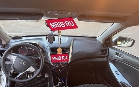 Hyundai Solaris II рестайлинг, 2013 год, 800 000 рублей, 7 фотография