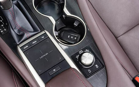 Lexus RX IV рестайлинг, 2021 год, 4 324 000 рублей, 13 фотография