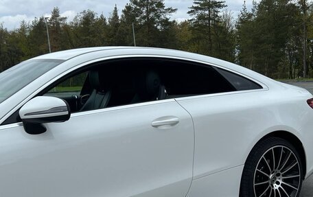 Mercedes-Benz E-Класс, 2018 год, 3 000 000 рублей, 24 фотография