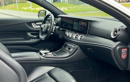 Mercedes-Benz E-Класс, 2018 год, 3 000 000 рублей, 28 фотография