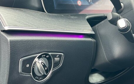 Mercedes-Benz E-Класс, 2018 год, 3 000 000 рублей, 26 фотография