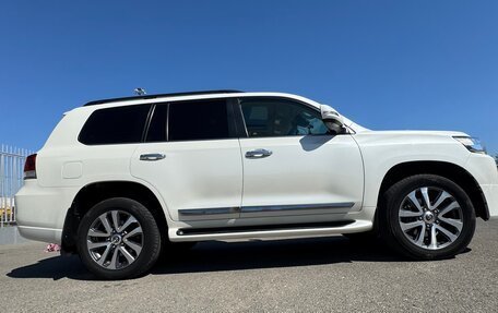 Toyota Land Cruiser 200, 2016 год, 7 000 000 рублей, 6 фотография