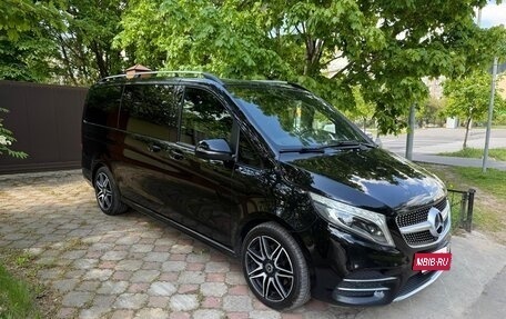 Mercedes-Benz V-Класс, 2018 год, 3 700 000 рублей, 2 фотография