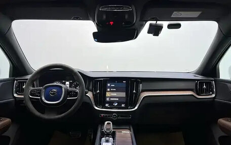 Volvo S60 III, 2022 год, 2 320 045 рублей, 2 фотография