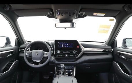 Toyota Highlander, 2024 год, 4 900 000 рублей, 11 фотография
