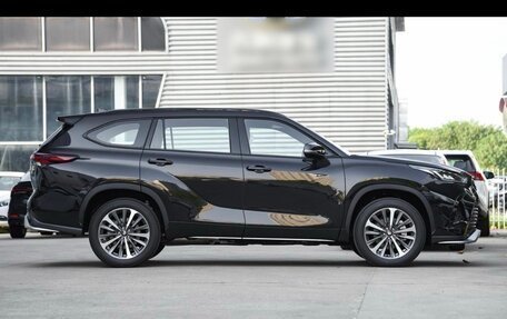 Toyota Highlander, 2024 год, 4 900 000 рублей, 8 фотография
