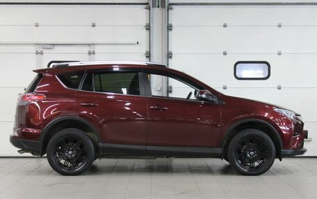 Toyota RAV4, 2017 год, 2 357 000 рублей, 4 фотография
