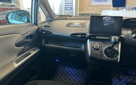 Toyota Wish II, 2010 год, 1 299 000 рублей, 14 фотография