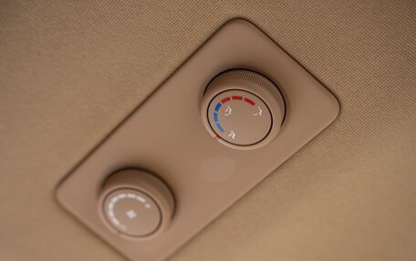 Hyundai H-1 II рестайлинг, 2019 год, 3 500 000 рублей, 22 фотография