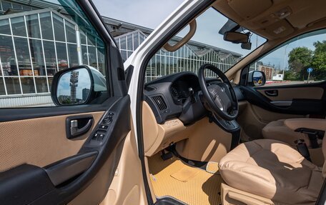 Hyundai H-1 II рестайлинг, 2019 год, 3 500 000 рублей, 26 фотография