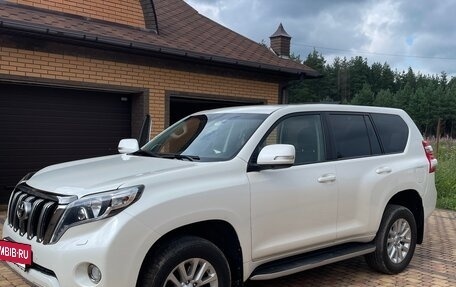 Toyota Land Cruiser Prado 150 рестайлинг 2, 2014 год, 3 550 000 рублей, 2 фотография