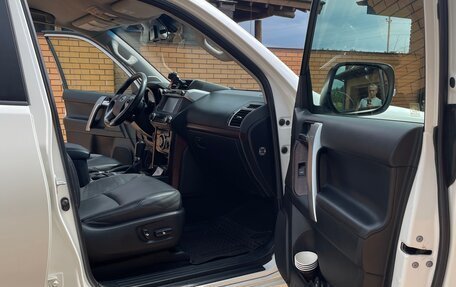 Toyota Land Cruiser Prado 150 рестайлинг 2, 2014 год, 3 550 000 рублей, 8 фотография