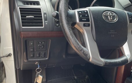 Toyota Land Cruiser Prado 150 рестайлинг 2, 2014 год, 3 550 000 рублей, 15 фотография