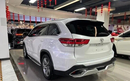 Toyota Highlander III, 2021 год, 2 390 200 рублей, 5 фотография