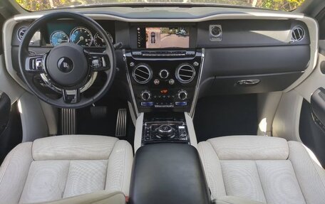 Rolls-Royce Cullinan, 2022 год, 25 000 000 рублей, 5 фотография