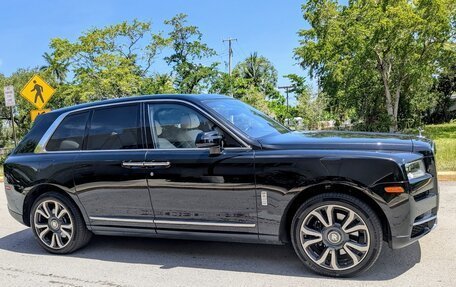 Rolls-Royce Cullinan, 2022 год, 25 000 000 рублей, 2 фотография