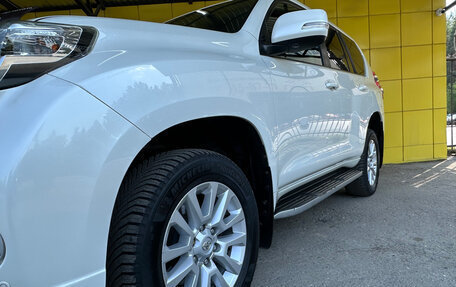 Toyota Land Cruiser Prado 150 рестайлинг 2, 2014 год, 2 650 000 рублей, 10 фотография