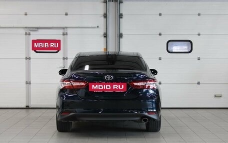 Toyota Camry, 2018 год, 2 667 000 рублей, 6 фотография