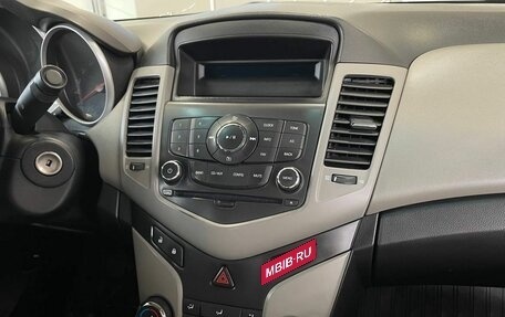 Chevrolet Cruze II, 2011 год, 799 900 рублей, 9 фотография