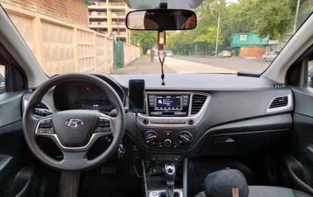 Hyundai Solaris II рестайлинг, 2022 год, 1 620 000 рублей, 10 фотография