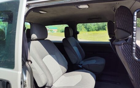 Hyundai H-1 II рестайлинг, 2006 год, 1 000 000 рублей, 12 фотография