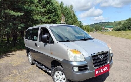 Hyundai H-1 II рестайлинг, 2006 год, 1 000 000 рублей, 6 фотография