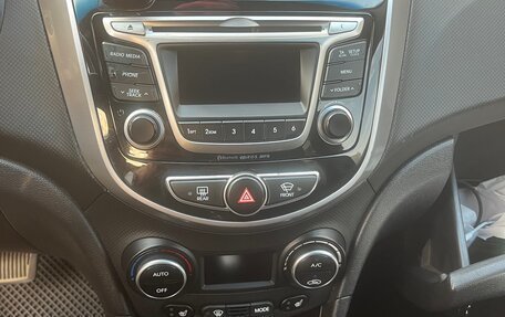 Hyundai Solaris II рестайлинг, 2015 год, 1 100 000 рублей, 11 фотография