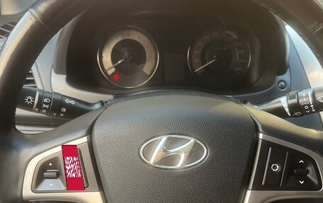 Hyundai Solaris II рестайлинг, 2015 год, 1 100 000 рублей, 8 фотография