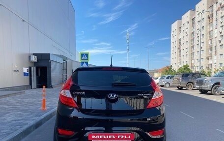 Hyundai Solaris II рестайлинг, 2011 год, 750 000 рублей, 6 фотография