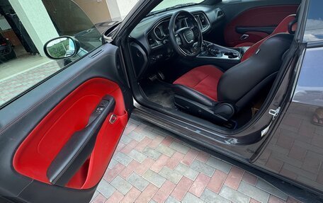 Dodge Challenger III рестайлинг 2, 2020 год, 6 880 000 рублей, 10 фотография