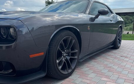 Dodge Challenger III рестайлинг 2, 2020 год, 6 880 000 рублей, 4 фотография