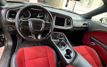 Dodge Challenger III рестайлинг 2, 2020 год, 6 880 000 рублей, 12 фотография