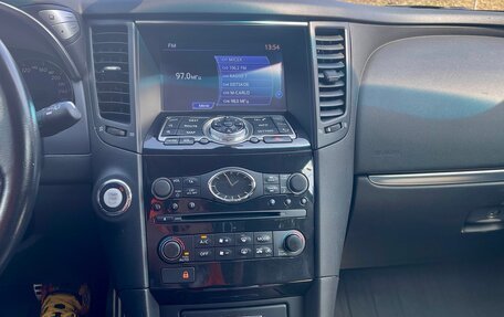 Infiniti QX70, 2014 год, 2 200 000 рублей, 22 фотография