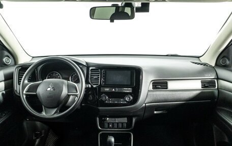 Mitsubishi Outlander III рестайлинг 3, 2017 год, 1 549 898 рублей, 13 фотография