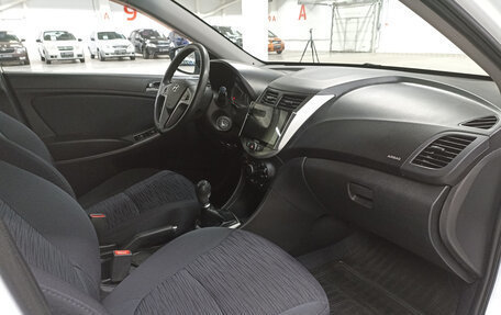 Hyundai Solaris II рестайлинг, 2015 год, 925 950 рублей, 13 фотография